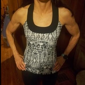 Lululemon Scoop Neck Tank Sz 6